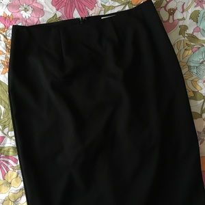 Knee-length suit pencil skirt